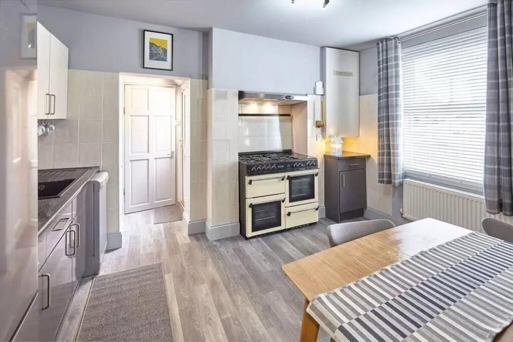May House 3 Bedroomed House ウィットビー エクステリア 写真